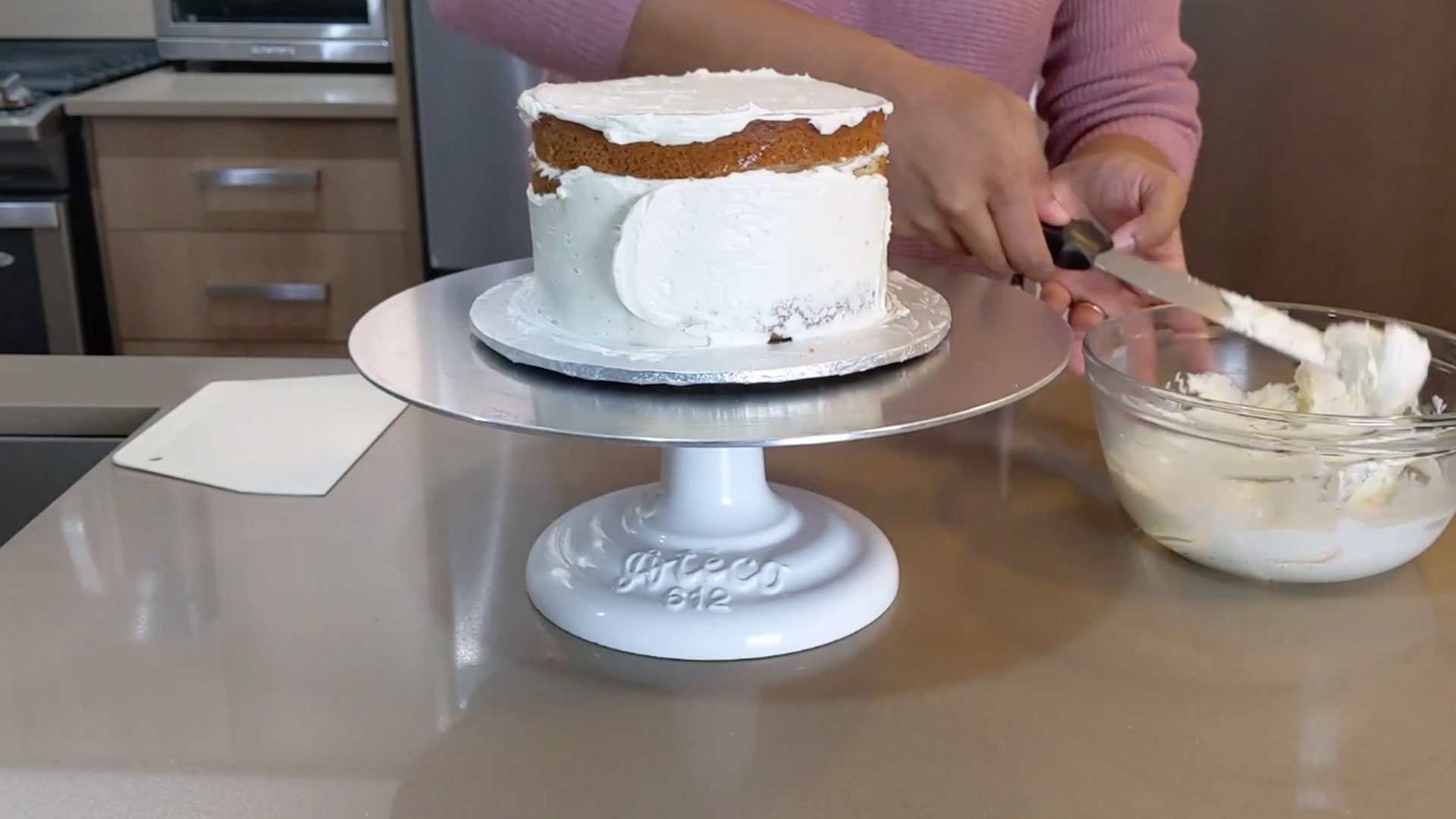 Aperçu vidéo du Crumb Coat Cake