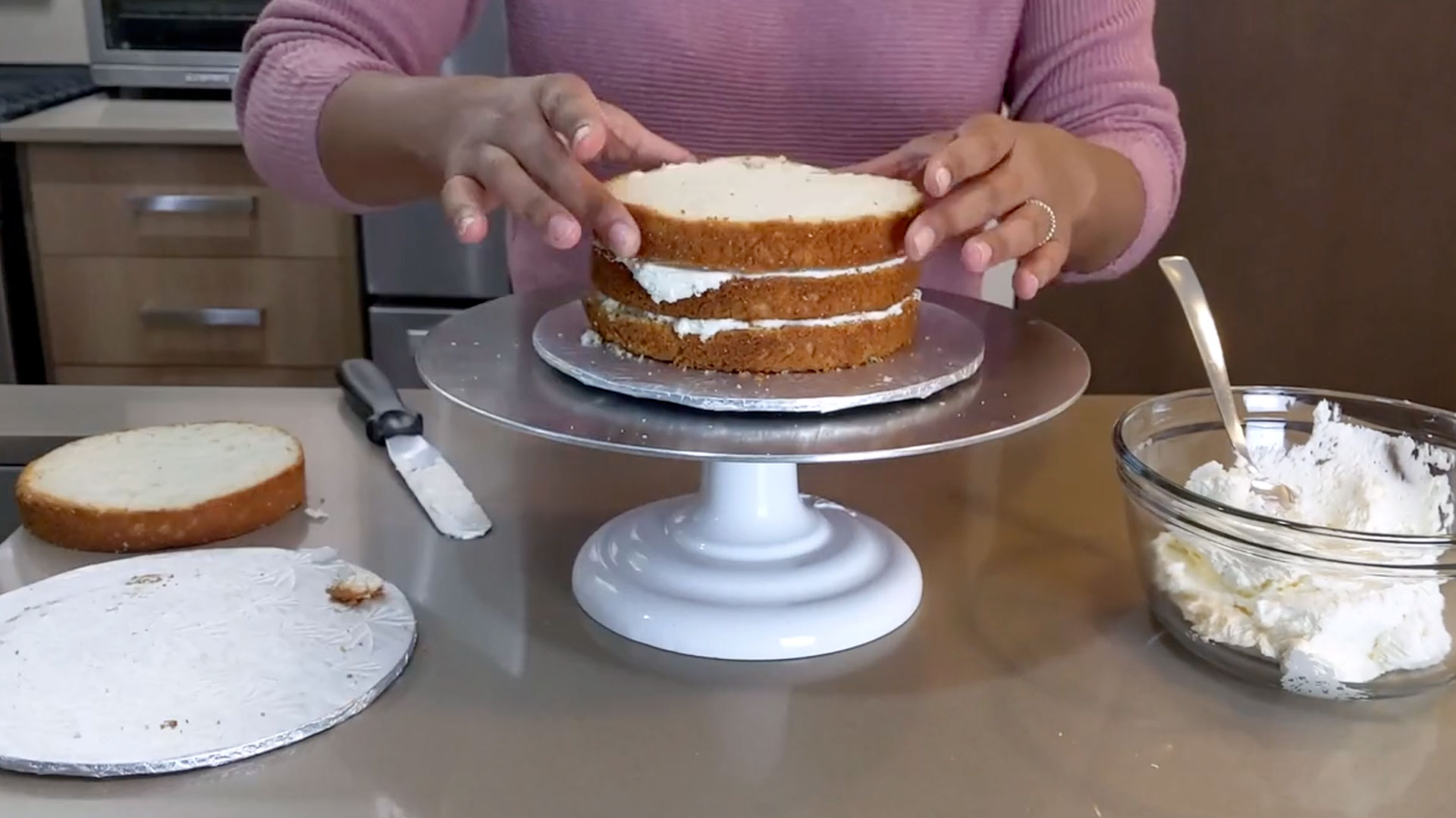 How to Torte and Fill a Cake Video Preview